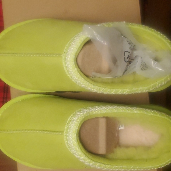uggs slides - Picture 1 of 4